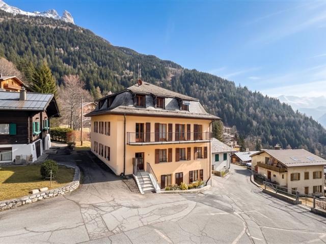Live at the top – 3,5 Zimmer Wohnung mit atemberaubender Aussicht im Herzen von Morcles