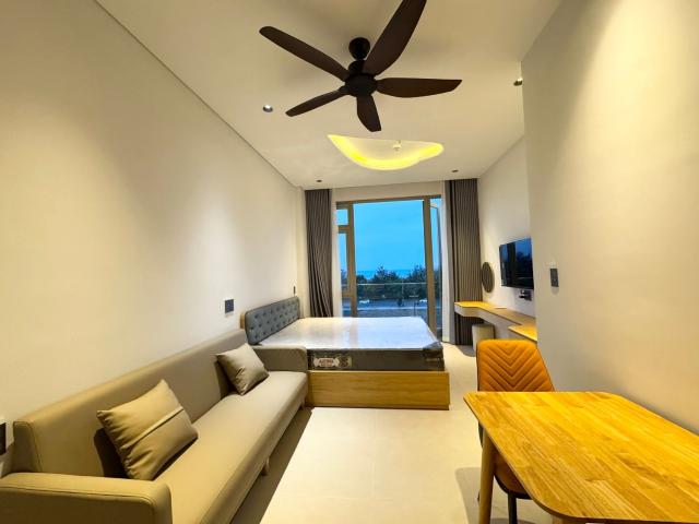 LIVE BY THE BEACH | SEA VIEW STUDIO