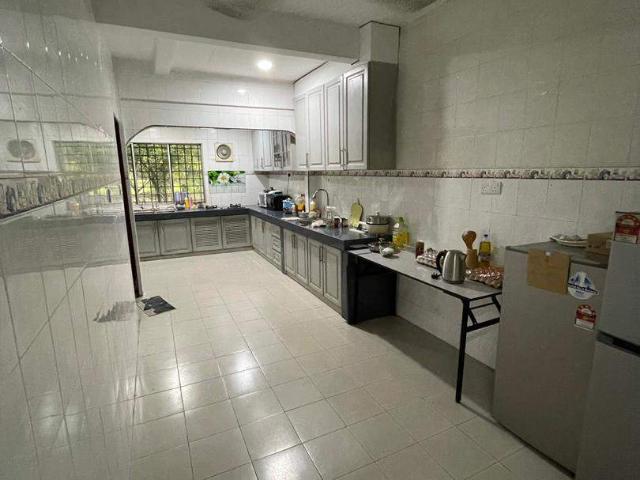 Live Close to Everything | Room Available @ PJS 9