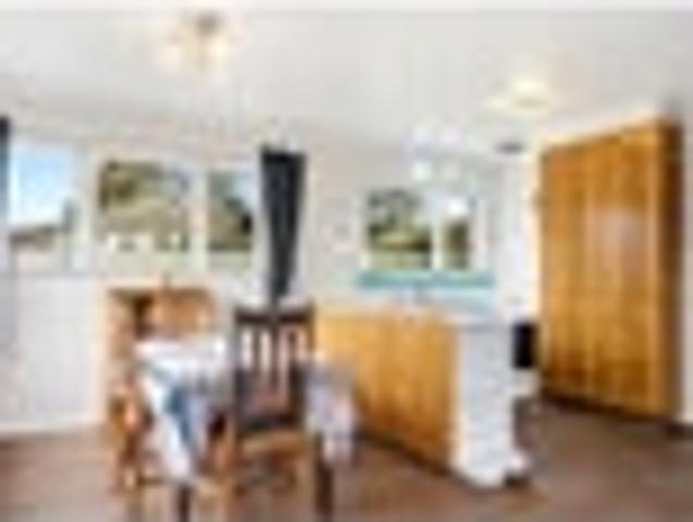 Live the lifestyle on Acacia Drive