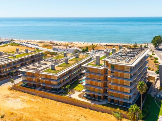 Living by the Ocean in Quarteira