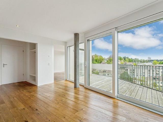 Living dream with a view: 3.5 room apartment with loggia and balcony