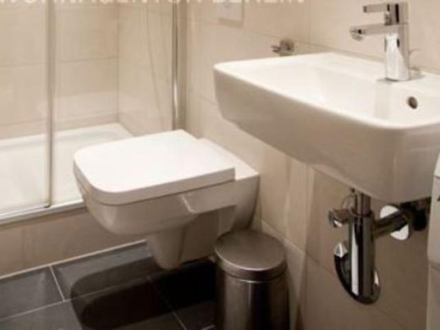 Living in the Kreuzberger Gräfekiez, freshly renovated, modern furnished, optimally cut