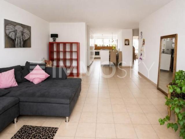 Living with a sunny balcony and a family like house community