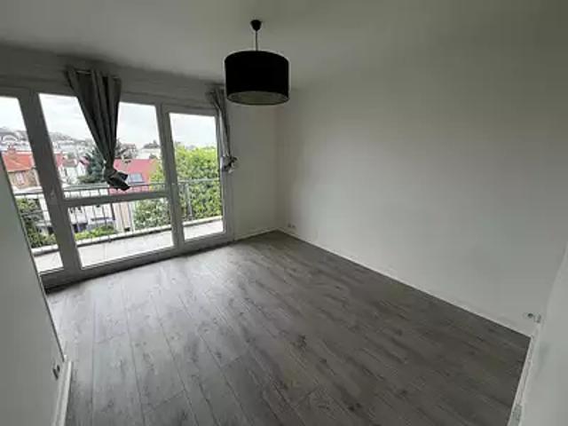 Livry Gargan 93190 Location appartement 1 pièce t1 au dernier étage cave
