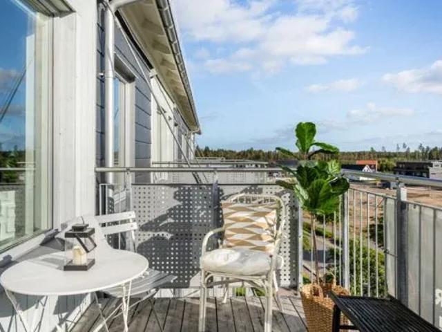 Ljus och välplanerad 3 rok med balkong 72 m² 9 358 kr