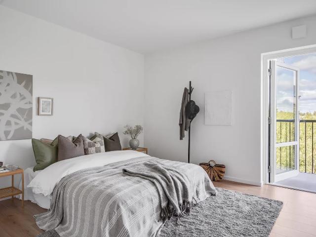 Ljus 2 rok med stor hörnbalkong i två väderstreck 62 m² 9 238 kr