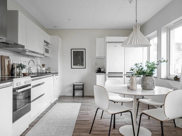 Ljus 3 rok med uteplats på Östra Kaserngatan i Kri 75 m² 12 221 kr