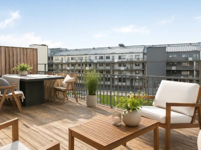 Ljus 4 rok i etagé med takterrass i söderläge 94 m² 13 991 kr