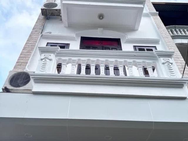 Lô Góc Siêu Đẹp Ô Tô Nhỏ Đỗ Cửa Cạnh Học Viện Hành Chính Ba Bước Ra Hồ Tây