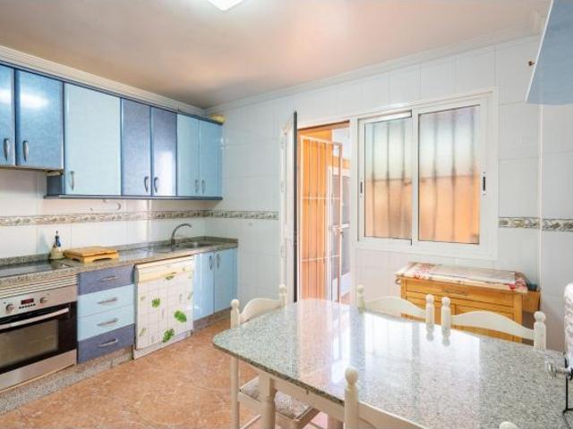 LOMA CABRERA ALMERÍA | CASA INDEPENDIENTE EN ESQUINA CON LOCAL/GARAJE | 4 DORMITORIOS | 3 BAÑOS |