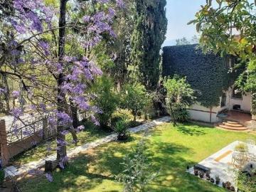 Lomas de Tarango, Casa en esquina, para remodelar