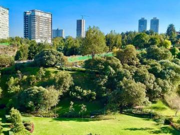 LOMAS DE VISTA HERMOSA: DEPTOS. con 60,000 m2 de ÁREAS VERDES en el condominio