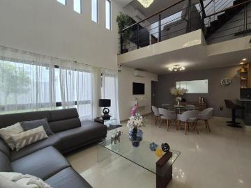 Lomas de la Rioja, Casa en VENTA con bonito diseño, amplios espacios y Recamara en planta baja