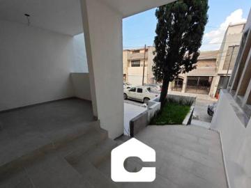 LOMAS DEL ROBLE CASA NUEVA REMODELADA