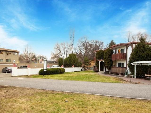 Lombardy Park Apartments 2 Bedroom Apartment for Rent at 1311 1310, 1311, 1312, 1314 Lawson Avenue, Kelowna, BC V1Y 6V2 Bankhead