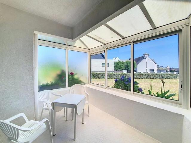 LOMENER: Agréable studio vue mer de 30 m² avec parking et cave