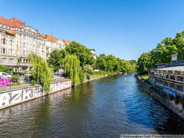 Rented apartment with 4 rooms in Kreuzberg as a capital investment