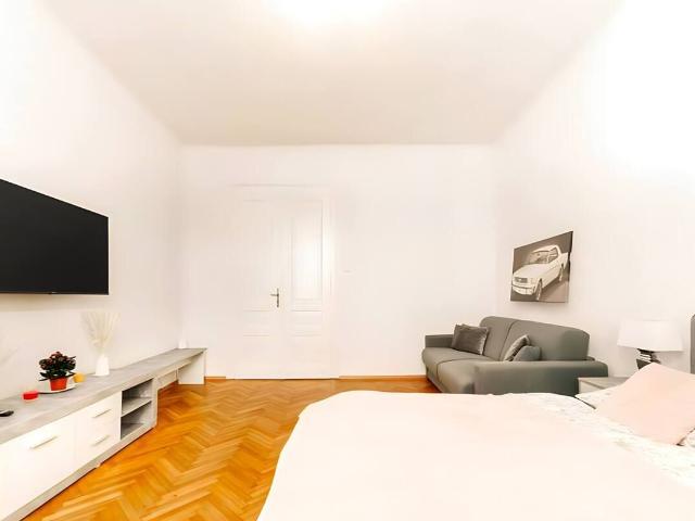 Long Term Rent, Shopping I 2 min to U1 Keplerplatz, Vienna Amsterdam Apartments for Rent