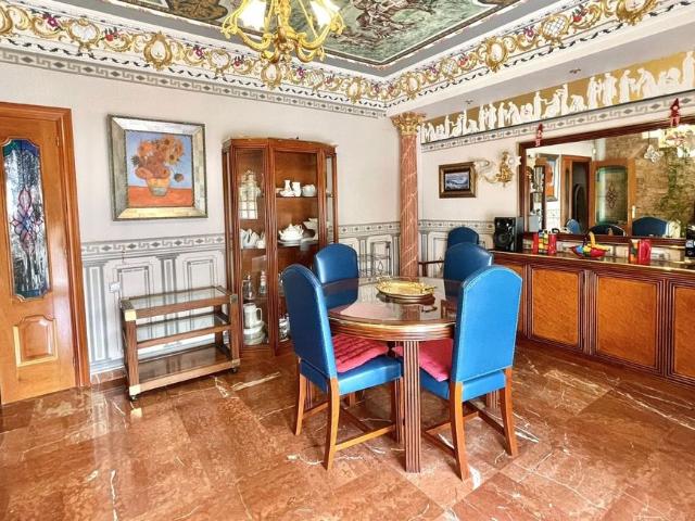 LONG TERM RENTAL. Spacious villa with 6 bedrooms for rent