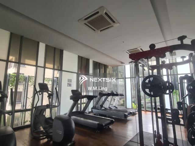 龙园）地面积3600方尺，建築面积20O0 方尺 + ，屋区靠近皇家跑马埸，空氣请新，治安良好 4Bedrooms 房间 3 Bathrooms 浴室 40 x90sqft