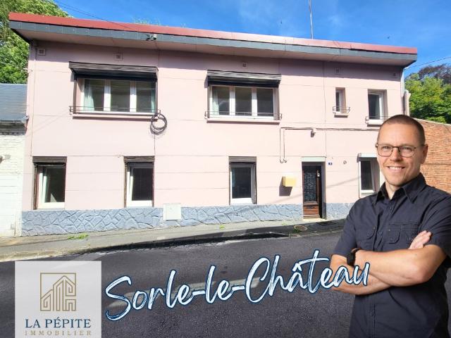 Longère mitoyenne 2 chambres avec 2 garages indépendants au coeur du centre de Solre le Château 59740