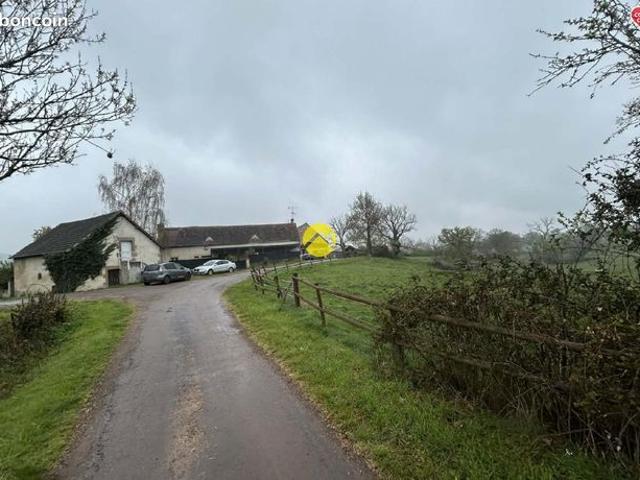 Longère avec dépendances et terrain