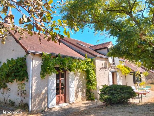 Longère avec jardin et piscine + 2ha4 de prés et bois DF 835 B