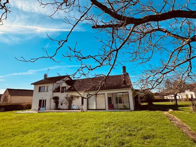 Longère bourguignonne située dans le secteur d' ISLAND au prix de 246 100 €