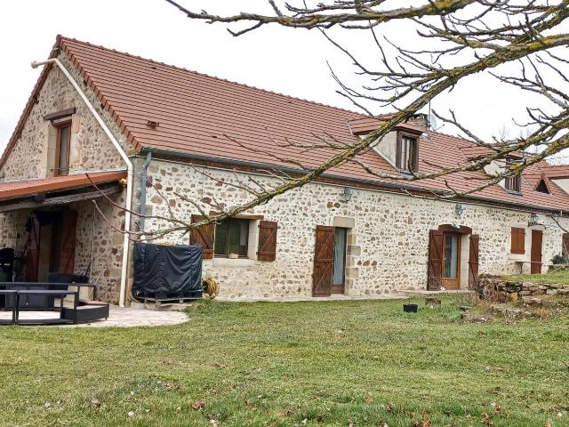 Longère de caractère 4 ch Garages 1 ha possib. chambres d'h