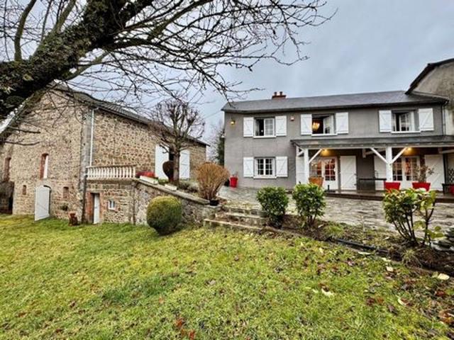 Longère de caractère au cœur d’un hameau creusois