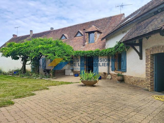Longère de plus de 200 m2 sans travaux avec piscine et grange