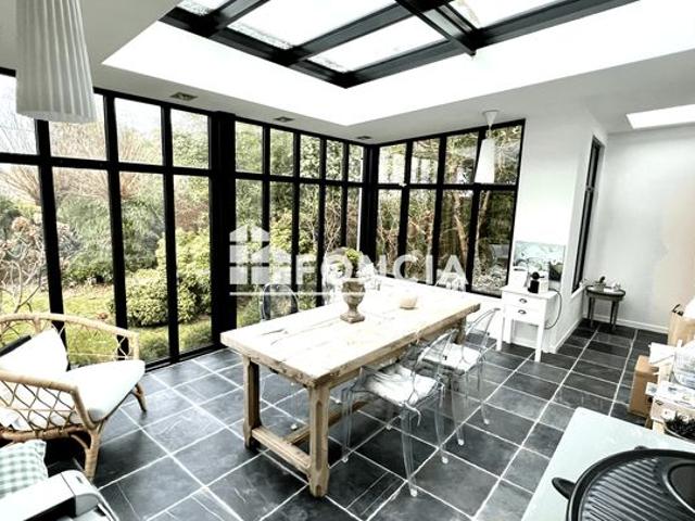 LONGERE D'EXCEPTION avec VERANDA, JARDIN, GARAGE 2 VOITURES et STUDIO INDEPENDANT