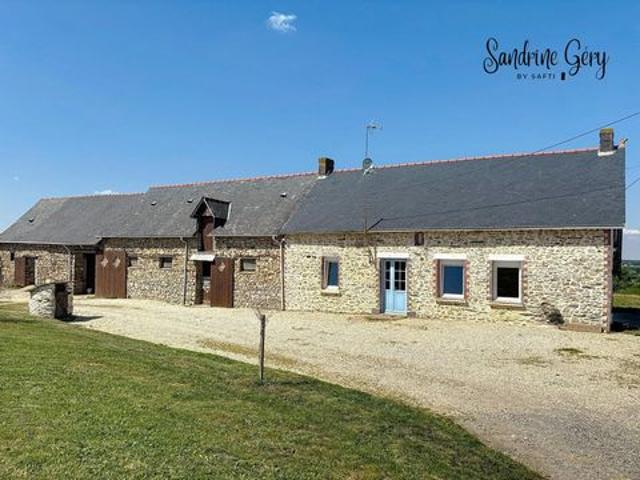 Longère et BOXS terrain 9197 M² proche du CERGO Senonnes