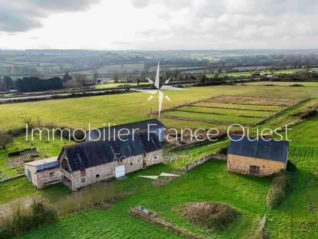Longère et corps de ferme Saint Jean sur Erve 53