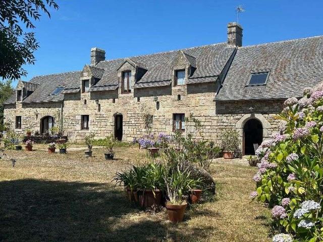 Longère et corps de ferme 12 pièces Combrit 29