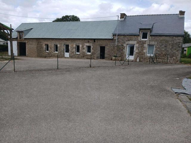 Longère et corps de ferme 2 pièces Radenac 56