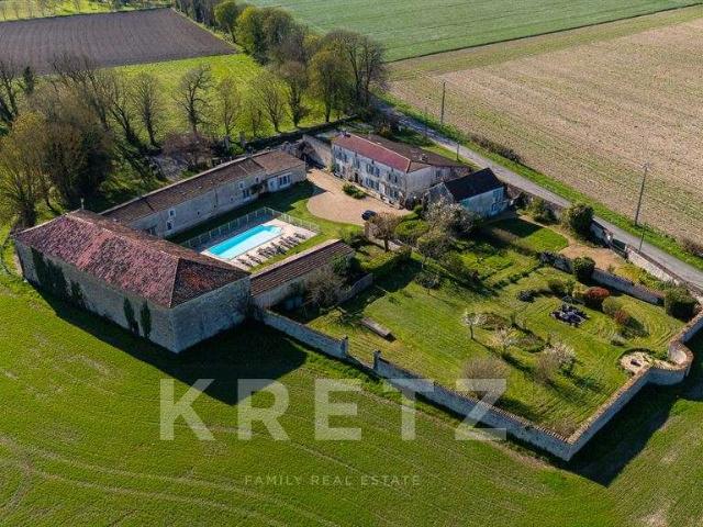 Longère et corps de ferme 39 pièces La Rochelle 17