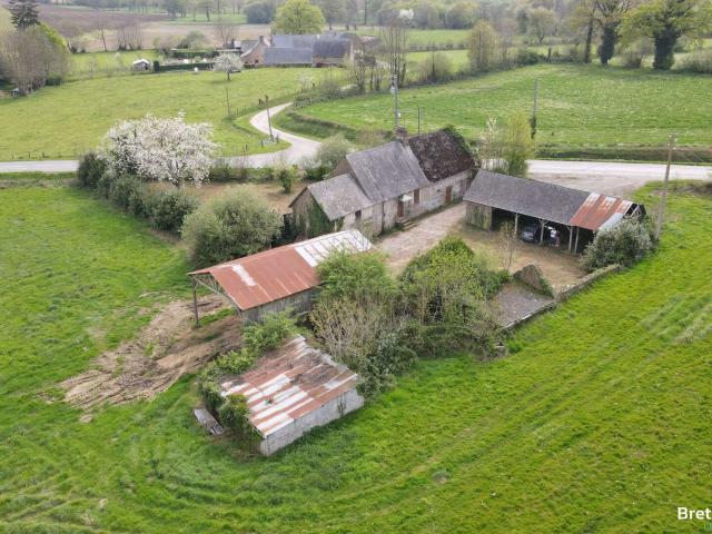 Longère et corps de ferme 3 pièces Saint Denis de Gastines 53