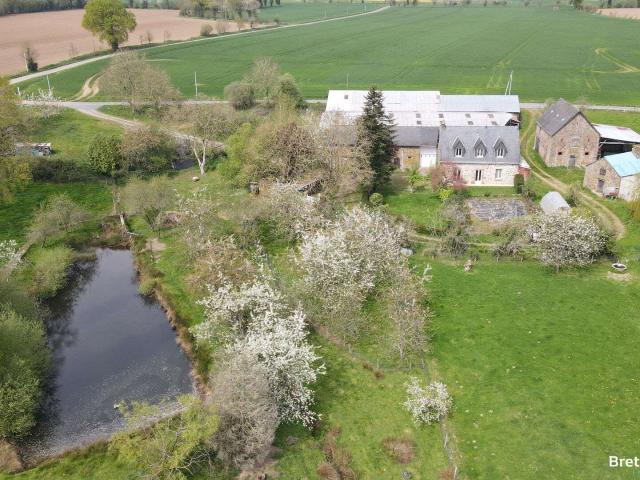 Longère et corps de ferme 6 pièces Ernée 53
