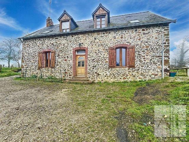 Longère et corps de ferme 8 pièces Chailland 53