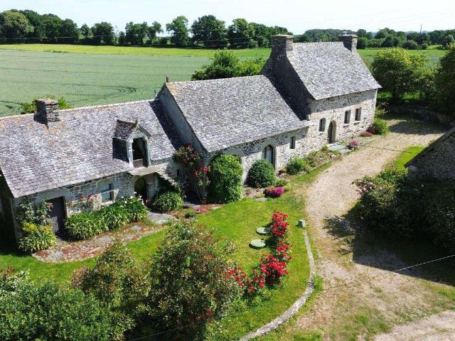 Longère et corps de ferme 8 pièces Lanmeur 29