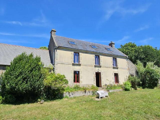 Longère et corps de ferme 9 pièces Kerlaz 29
