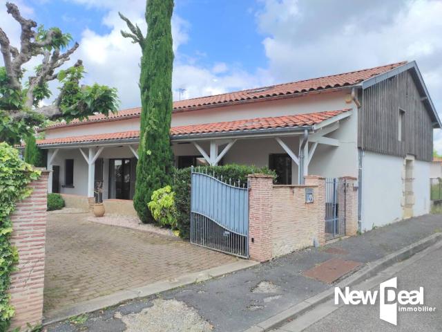 LONGERE EN PIERRE DE 200 m² AVEC GRAND JARDIN ET PISCINE