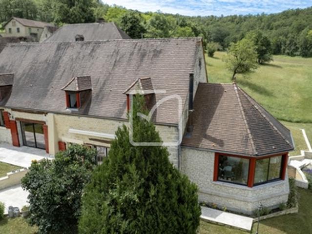 LONGERE EN PIERRE DE STANDING de 204 m2 HAB SUR 6 HECTARES DE TERRAIN ATTENANT, ENTRE PERIORD ET QUERCY