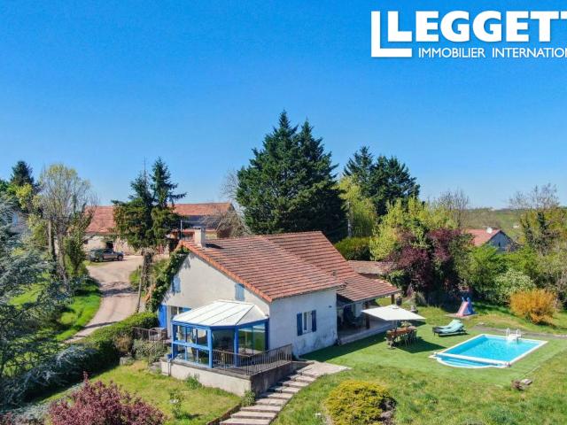 Longère en pierre rénovée avec grange, terrain de 1,6 ha et vue dégagée – Proche Vichy