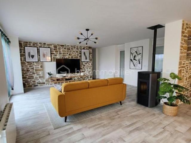 Longère en pierres de 6 pièces de 160 M2 à GRAND CHAMP
