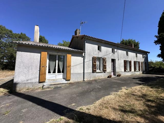 Longère entre Bressuire et La Chapelle Saint Laurent, 3 chambres