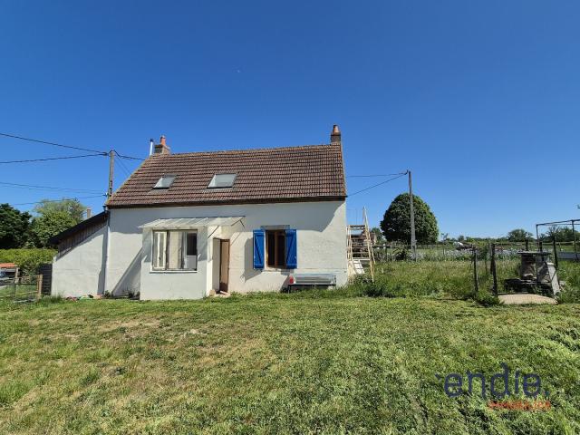 Longère F4 avec Grange et 4800m² de terrain ! 90m² Limoise