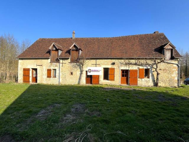 Longère percheronne rénovée avec jardin et dépendance